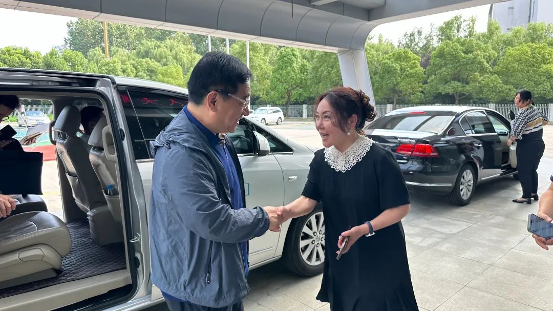 蘇州市人大常委會(huì)副主任、黨組副書記徐美健一行蒞臨我司參觀指導(dǎo)